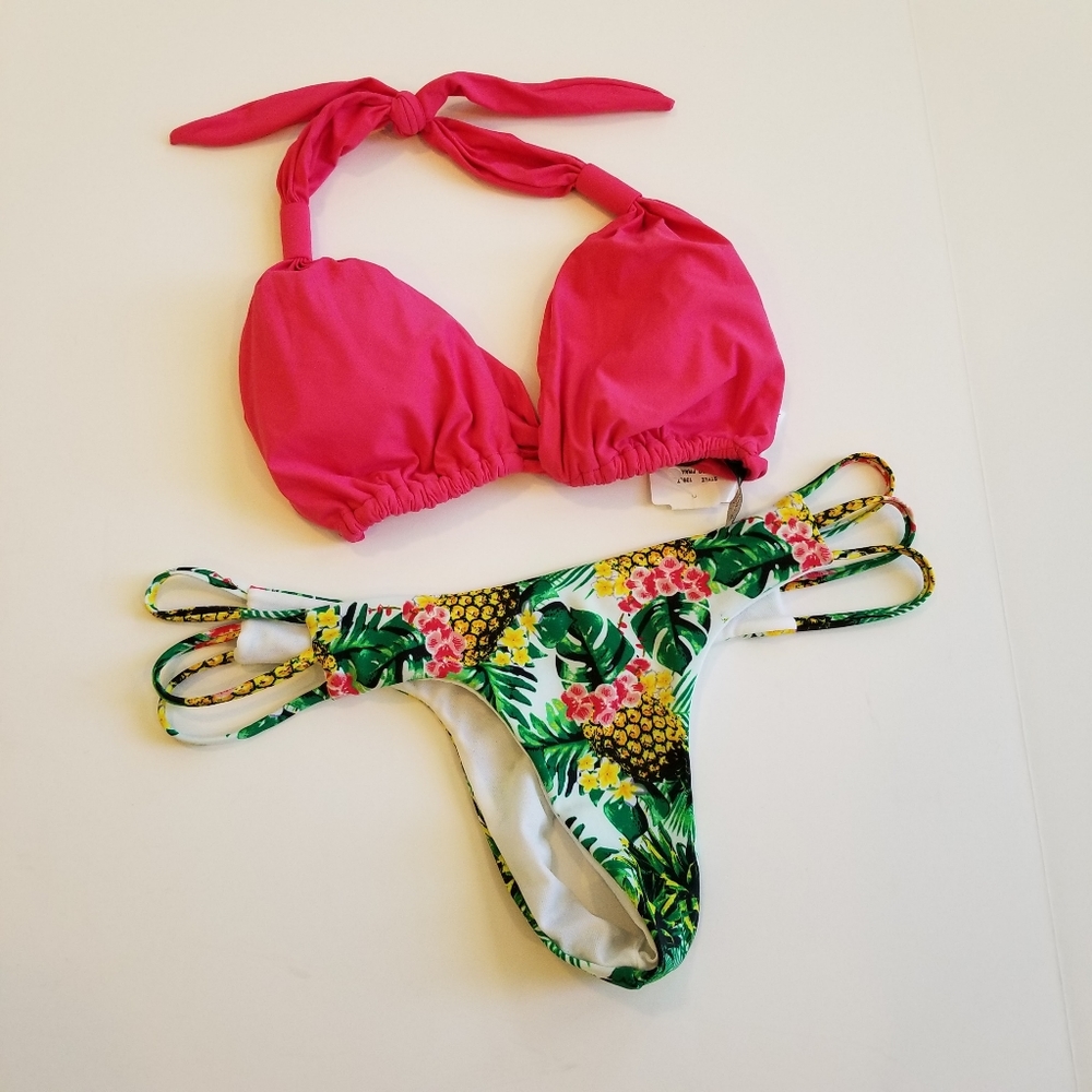 NWT Halter Bikini Top